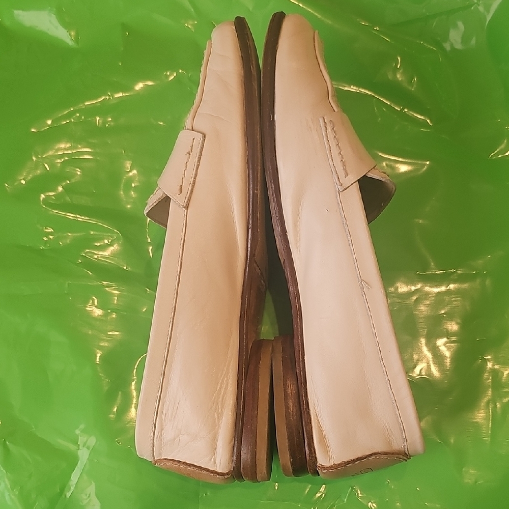 Coach Cream Moccasin-Style Flats with Classic Design - Picture 7 of 17